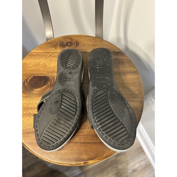 Women’s Crocs Sandal Black With White Stripe US Size 7 Criss Cross Slip-On Wedge - Picture 5 of 6